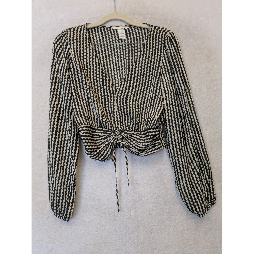 H&M Women's Size XS Black‎ and Cream Blouse Geometric Chevron Cropped